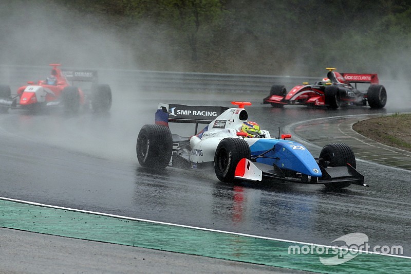 F3.5 Spa: Vaxiviere blijft overeind op drijfnat slagveld in België