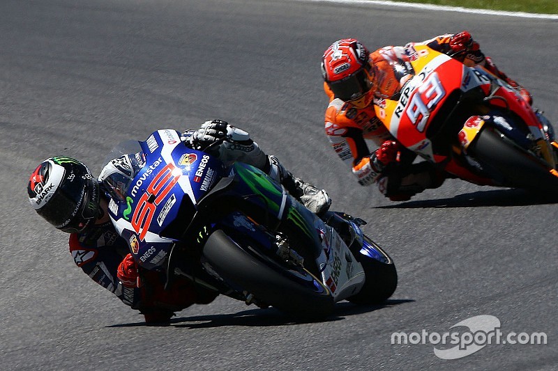抜きつ抜かれつ! ものすごい最終ラップを制してロレンソ優勝:MotoGPイタリアGP