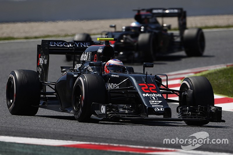 Jenson Button, McLaren MP4-31 voor Fernando Alonso, McLaren MP4-31