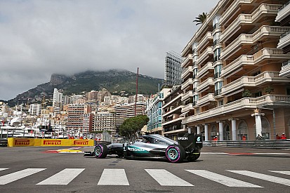 Hamilton lidera unos accidentados libres 1 en Mónaco