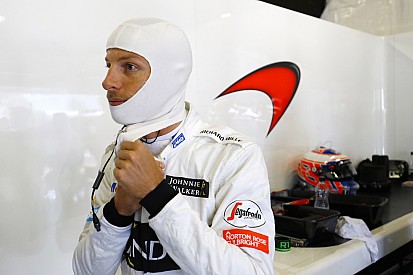 Button komt goed weg bij moment met losse putdeksel