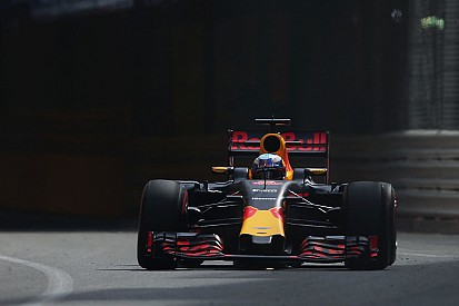 EL2 - Ricciardo fait de l'ombre aux Mercedes