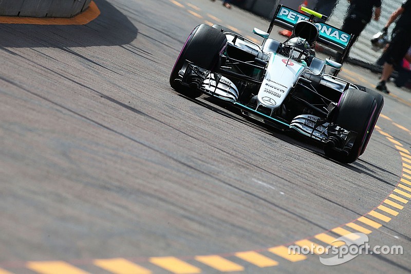 Rosberg avverte: "La Red Bull sembra molto forte qui"