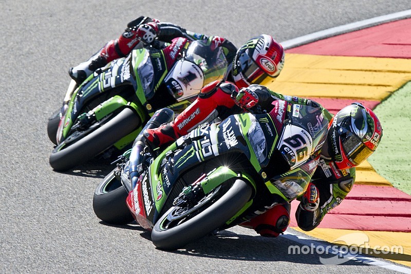 Donington, Libere 2: Sykes davanti a Rea. Davies va a fuoco!