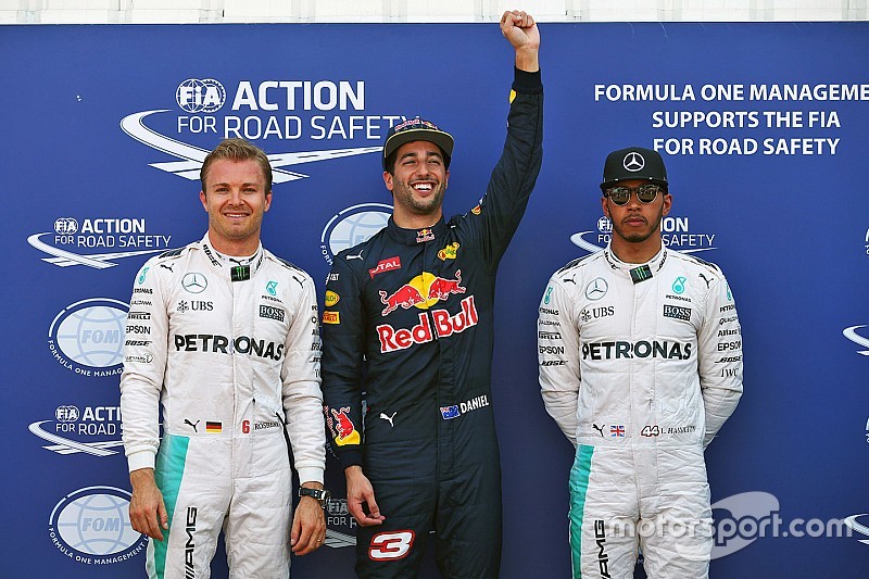 Ricciardo pakt eerste pole-positie in Monaco, Verstappen crasht