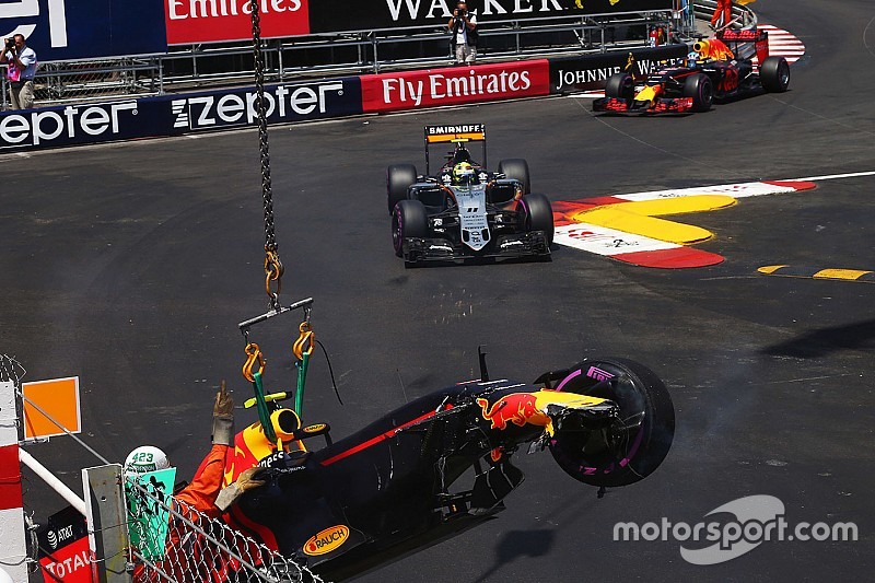 フェルスタッペン、自らのミスでクラッシュしたと認める