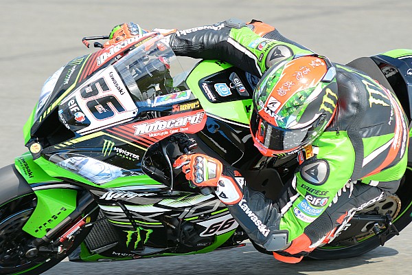 Tom Sykes siegt zum siebten Mal in Folge in Donington