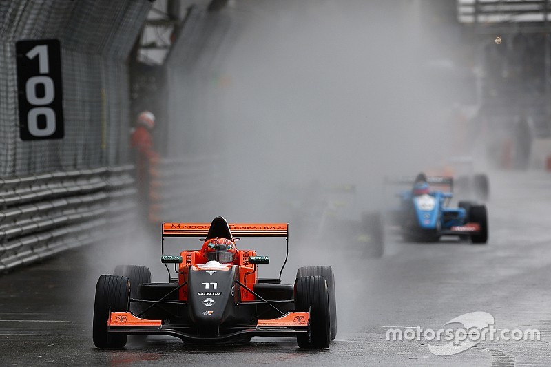 Pluie d'incidents en Formule Renault 2.0