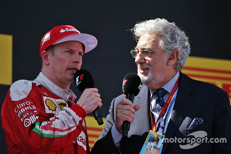 Kimi Raikkonen, Ferrari op het podium met operazanger Placido Domingo