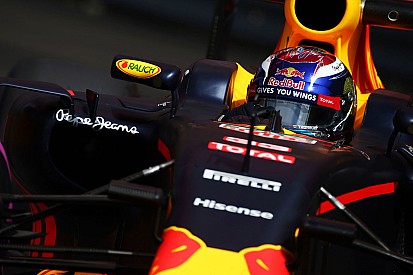 Verstappen eindigt Grand Prix van Monaco in de vangrail