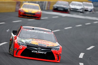 Mais dominante do que nunca, Truex Jr. vence em Charlotte