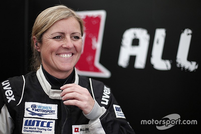 Sabine Schmitz s'est bien amusée sur la Nordschleife