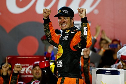 Martin Truex Jr remporte enfin la victoire à Charlotte