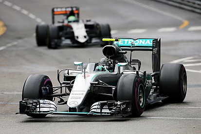Rosberg: "Aver fatto passare Lewis non è la cosa peggiore del weekend"
