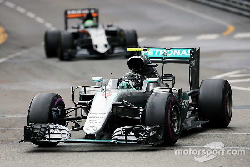 Rosberg: "Aver fatto passare Lewis non è la cosa peggiore del weekend"