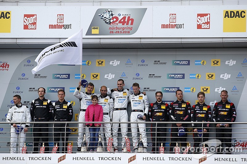 24h Nürburgring: Mercedes feiert sich für „feinste Action“ und sechsmal Top 10