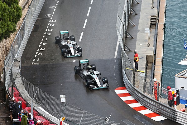 Hamilton et le comportement "gentleman" de Rosberg