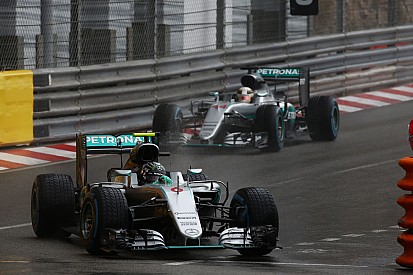 Wolff: Rosberg Hamilton'a tereddüt etmeden yol verdi