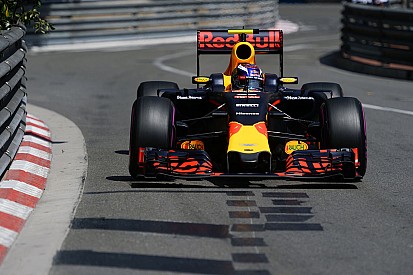 Verstappen - "J'ai appris à me tenir à l'écart du rail"