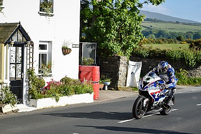 TT 2016, Ian Hutchinson domina il terzo turno di qualifiche