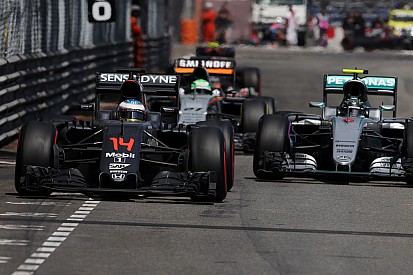 “Pneus são um grande problema para McLaren”, diz Alonso