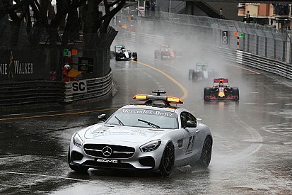Villeneuve: "Iniciar la carrera con el coche de seguridad fue ridículo"