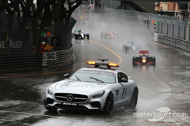 Villeneuve: "Iniciar la carrera con el coche de seguridad fue ridículo"