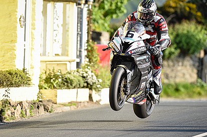 TT 2016, Michael Dunlop imprendibile in Superbike