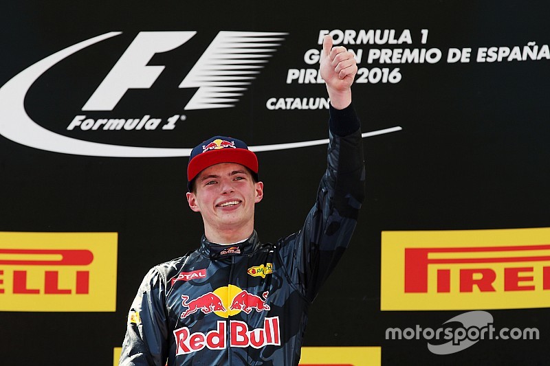 Le vainqueur Max Verstappen, Red Bull Racing fête sa victoire sur le podium