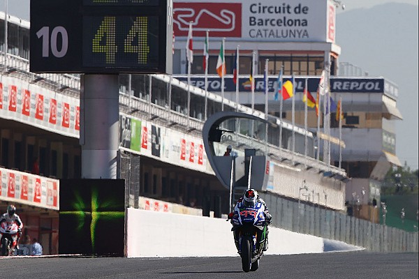 Lorenzo domina el primer día en Barcelona por delante de Viñales; Rossi, sexto