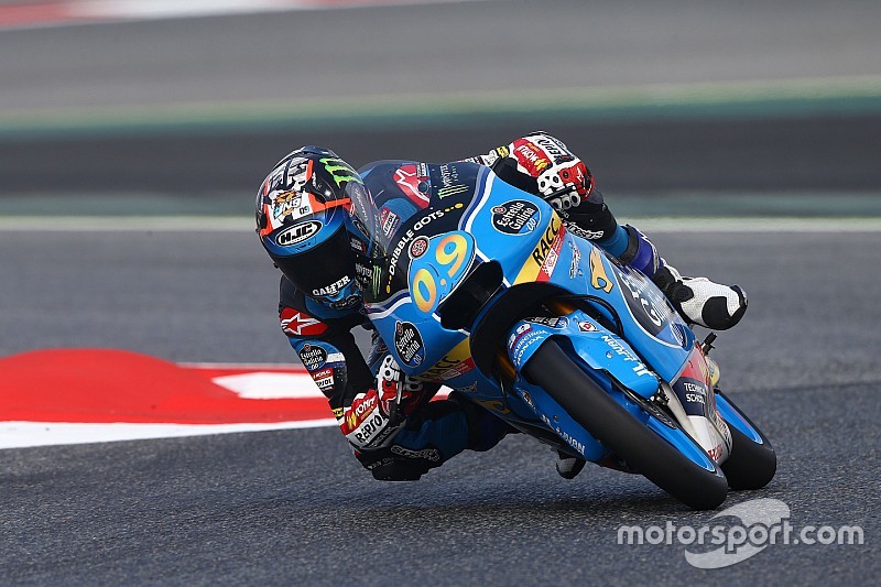 Navarro abre no fim e vence em casa pela Moto3