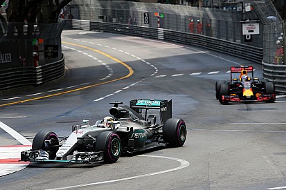 Mercedes onder druk: "Zeer aanwezige dreiging van Red Bull"