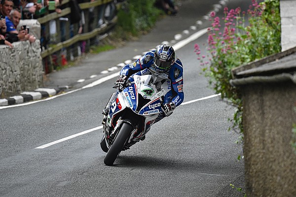 TT 2016, per Ian Hutchinson vittoria e record in Superstock
