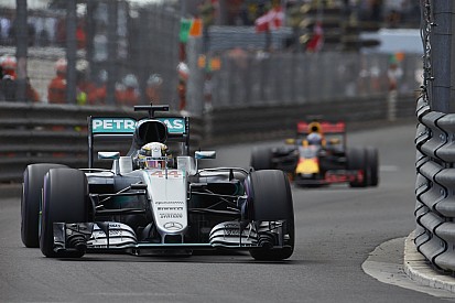 Red Bull met "plus de pression que jamais" à Mercedes
