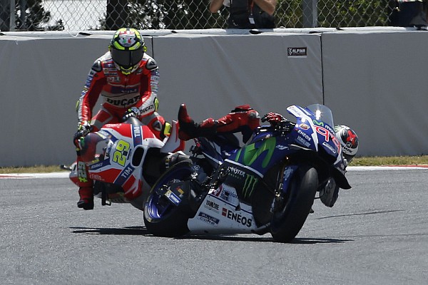 Basta polemiche: l'ala Ducati si è staccata nel crash Iannone-Lorenzo
