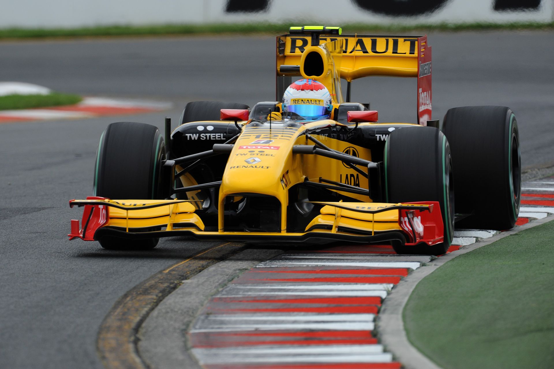 Egy egészen hihetetlen F1-es start Petrovtól Ausztráliában: szenzációs