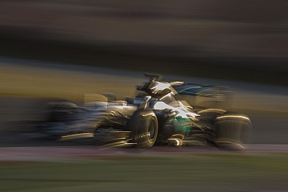 Mégsem kap teljes tesztnapot Hamilton a Mercedesnél