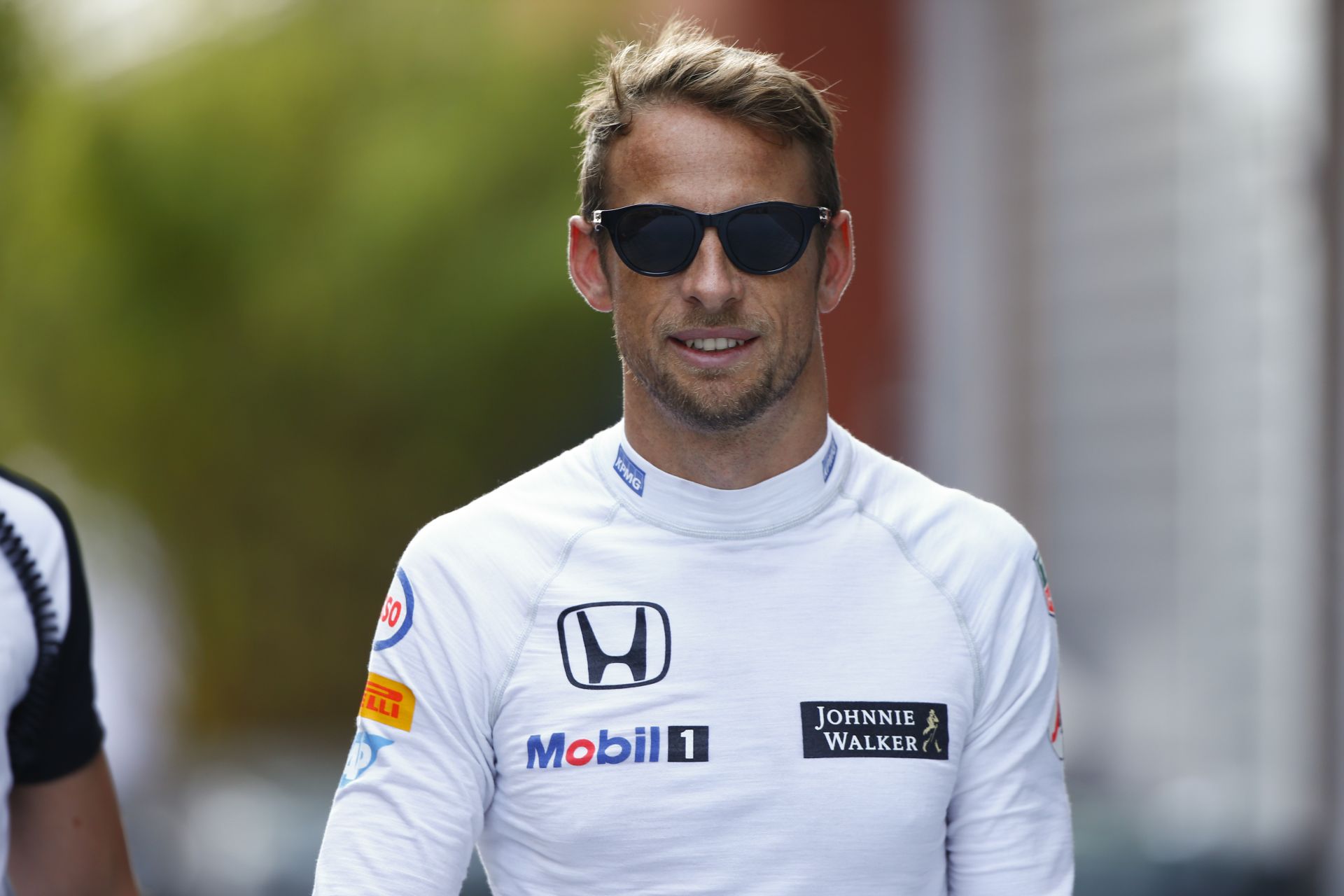 Button Wilson halála után erősen elgondolkozna a fedett pilótafülke bevezetésén
