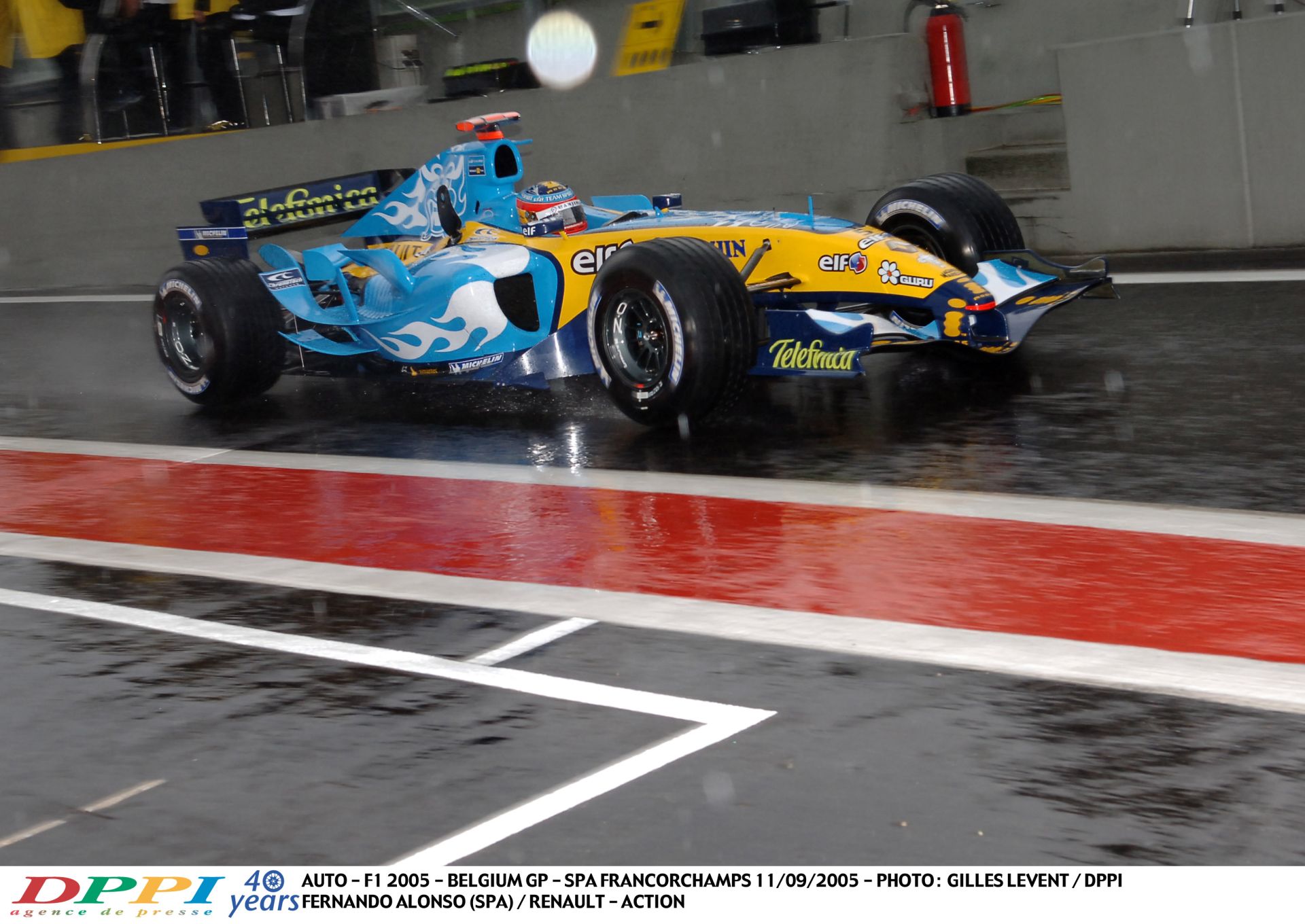 A pillanat, amikor mindent visszasírsz a régi Forma-1-ből: Alonso időmérős köre Spa-ban a V10-es Renault-val