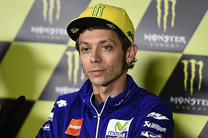 Brivido per il papà di Valentino Rossi: illeso in un incidente stradale