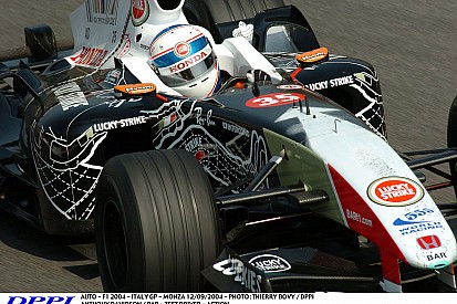 Mindig ilyen motorhangra akarunk ébredni: Davidson, Kanada, 2004