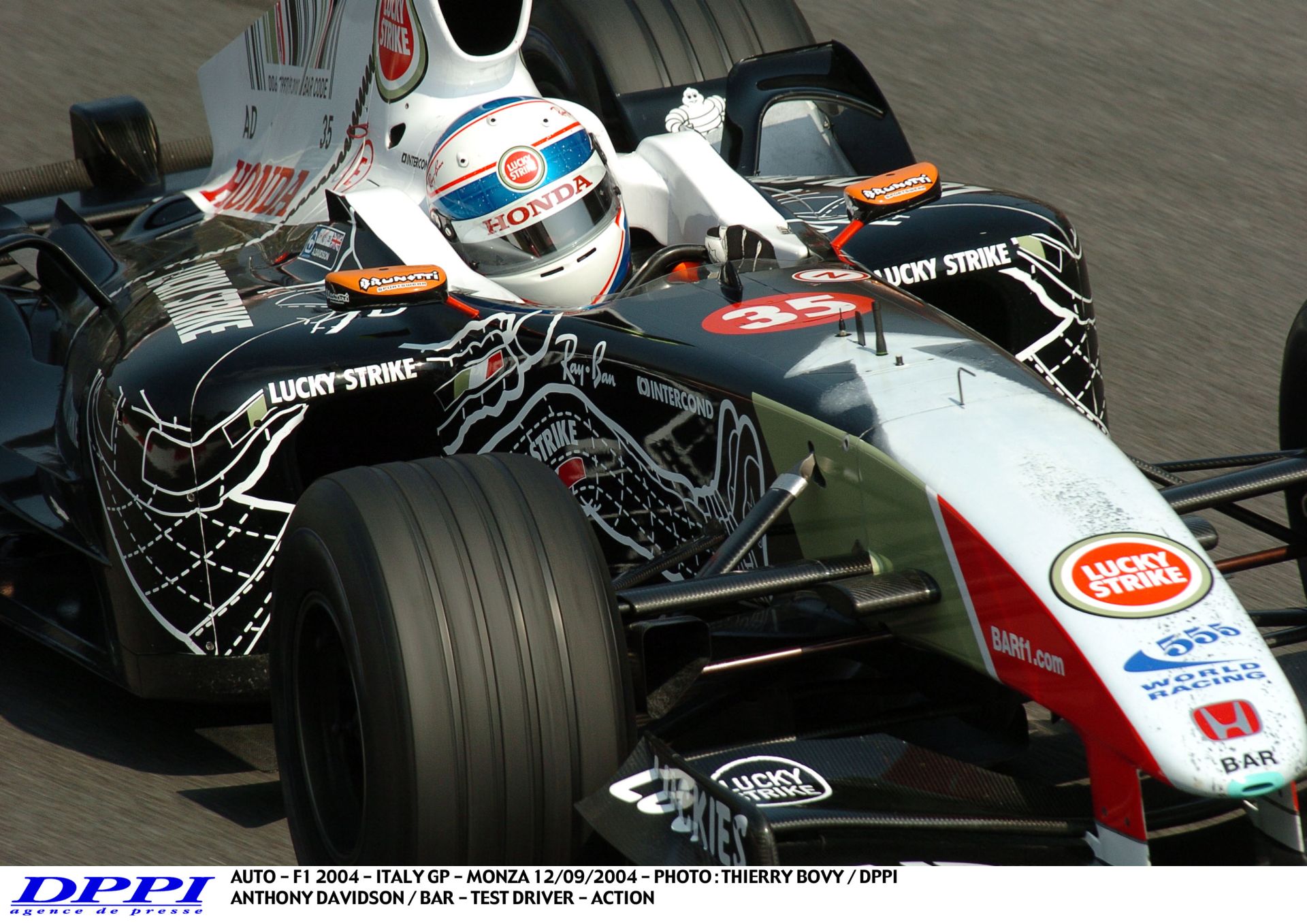 Mindig ilyen motorhangra akarunk ébredni: Davidson, Kanada, 2004