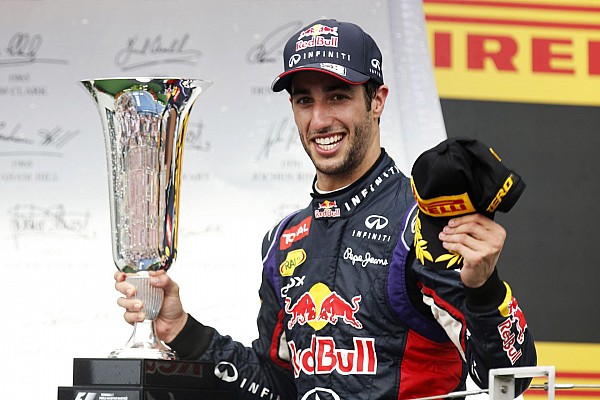 Ricciardo a Forma-1 „babaarcú gyilkosa”: Mercedest alá!