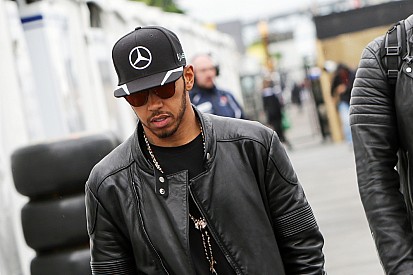 Hamilton no se confía después de su primera victoria