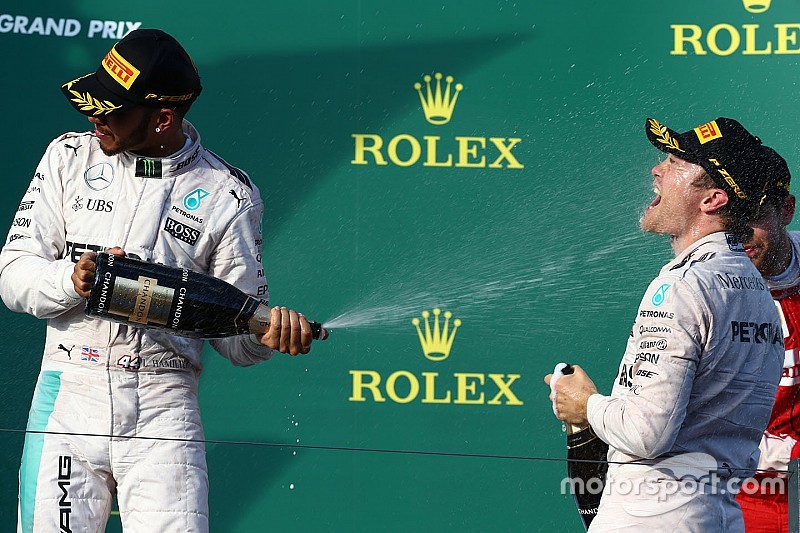 Podium : le vainqueur Nico Rosberg, Mercedes AMG F1 Team, le deuxième, Lewis Hamilton, Mercedes AMG F1 Team