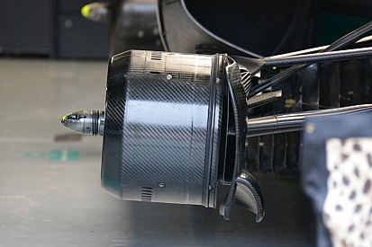 Mercedes: cestelli anteriori chiusi e sfogo dell'S-duct più aperto