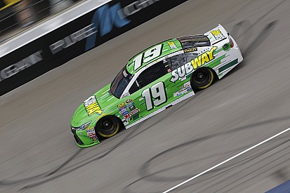 Edwards marcó el ritmo en la segunda práctica de Michigan