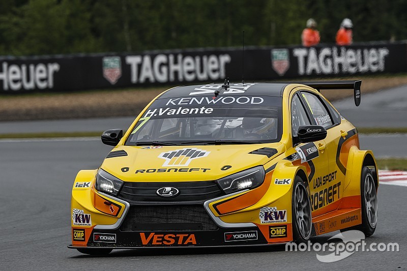 Moskova WTCC: Lada ilk MAC3 galibiyetini aldı