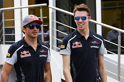 Sainz: "Kvyat y yo somos amigos, pero en pista eso no existe"