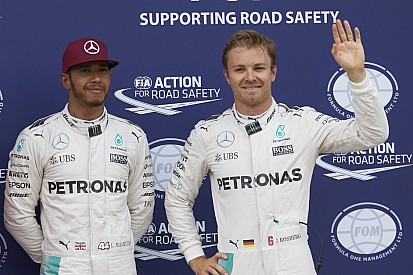 Hamilton resserre l'écart à 9 points au championnat du monde!